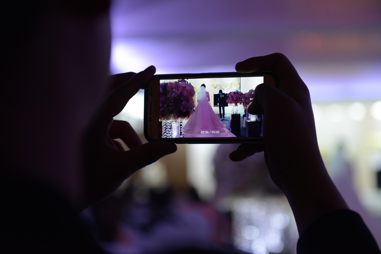 Le mariage sans téléphones, article du journal Quinte Essens Studio 92